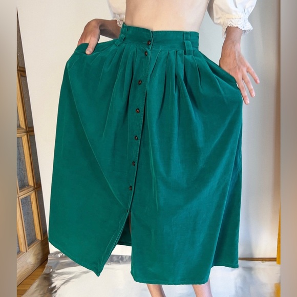 Vintage 80s green corduroy front button midi skirt. - Picture 2 of 7